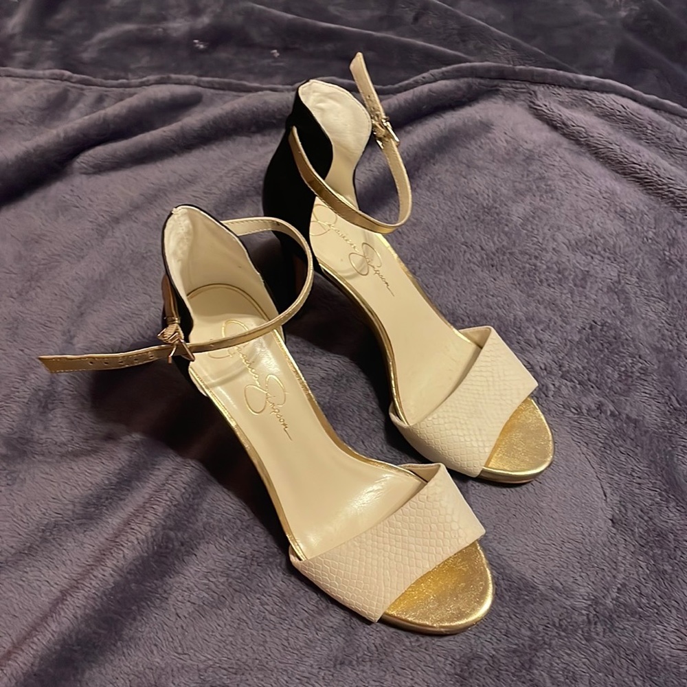 Jessica Simpson heel